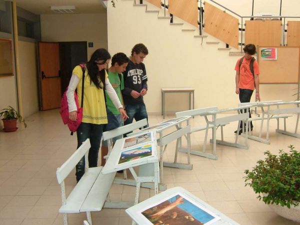 Exposição das ilustrações realizadas pelos alunos da EBS Rodrigues de Freitas que deram origem às páginas do DVD
