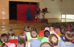 Imagem=1210_teatro_veio_a_escola03.jpg
Tamanho=51KB
Dimensão=1000x643
Data Envio=14 Jan, 2015 1210_teatro_veio_a_escola03.jpg
