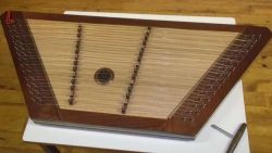 Imagem=1304_dulcimer07.jpg
Tamanho=47KB
Dimensão=1000x567
Data Envio=14 Jan, 2015 1304_dulcimer07.jpg