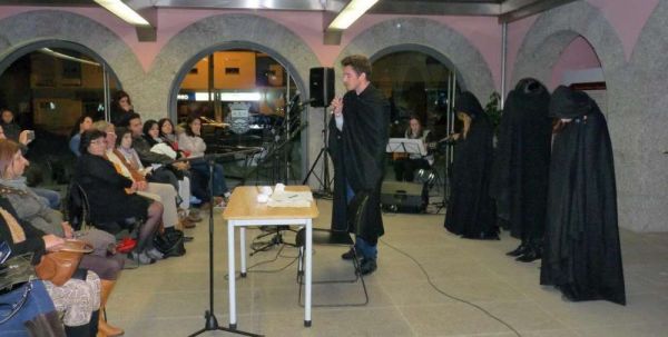 1503_noite_de_poesia06.jpg