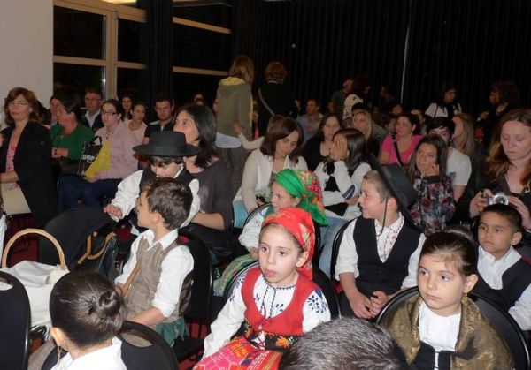 1505_coloquio_leitura_e_familia01.jpg