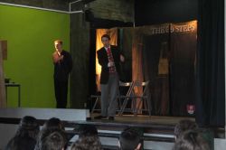 Imagem=1503_teatro_em_ingles04.jpg
Tamanho=40KB
Dimensão=1000x666
Data Envio=11 Nov, 2015 1503_teatro_em_ingles04.jpg