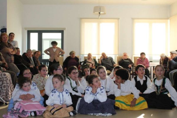 1702_visita_centro_social_ear01.jpg