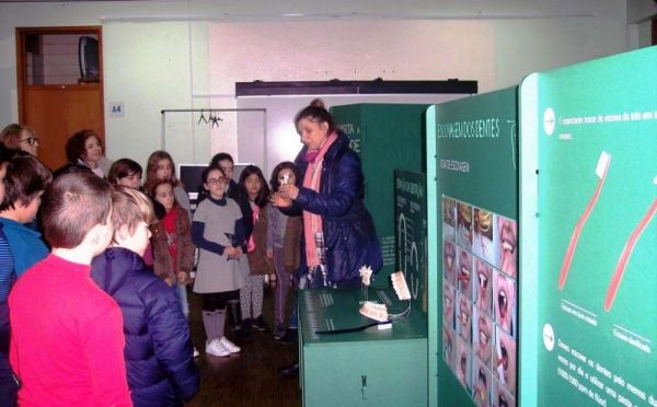 1802_exposicao_saude_oral03.jpg