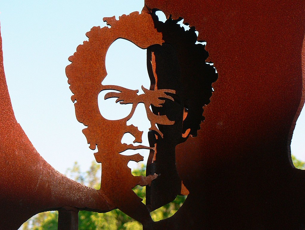 2324 16 jose afonso monumento grandola